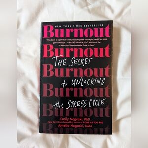 Burnout: The Secret to Unlocking the Stress Cycle - Black & Pink Paperback